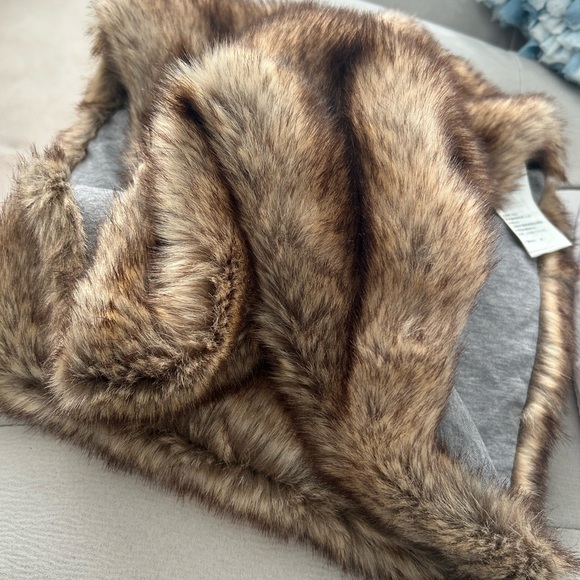 Source Unknown Accessories - Faux Fur Winter Accessory Slip Over Head on neck Gray Interior to keep warmth in